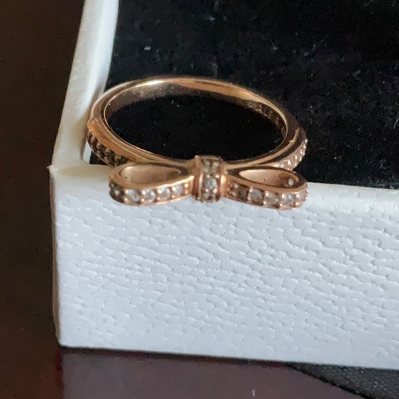 Pandora Rose Gold Bow ring - Picture 4 of 8